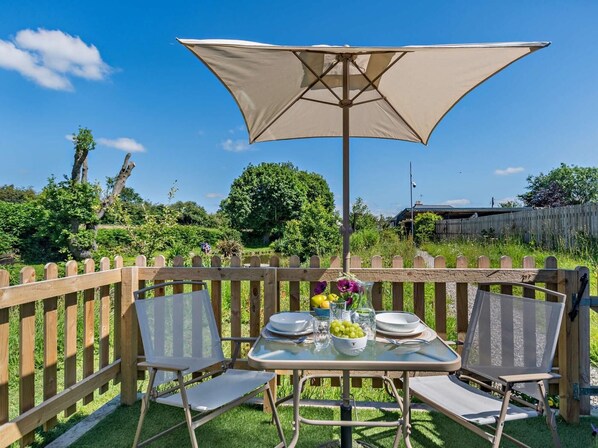 Outdoor dining - 1 Bed in Hawarden (oc-93595) (Dobshill)