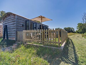 Outdoor dining - 1 Bed in Hawarden (oc-93595) (Dobshill)