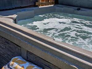 Outdoor spa tub - 1 Bed in Hawarden (oc-93595) (Dobshill)