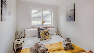 3 bedrooms, travel crib, WiFi (free), bed sheets