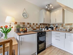 Cookware/dishes/utensils - 1 Bed in Perranporth (oc-colma) (Perranporth)