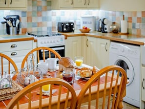 Oven, dishwasher, highchair, cookware/dishes/utensils - 2 Bed in Callington (oc-tyler) (South Hill)