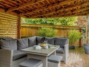 Outdoor dining - 2 Bed in Weymouth (oc-75201) (Weymouth)