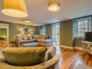 Fireplace - 2 Bed in Crieff (oc-93706) (Crieff)