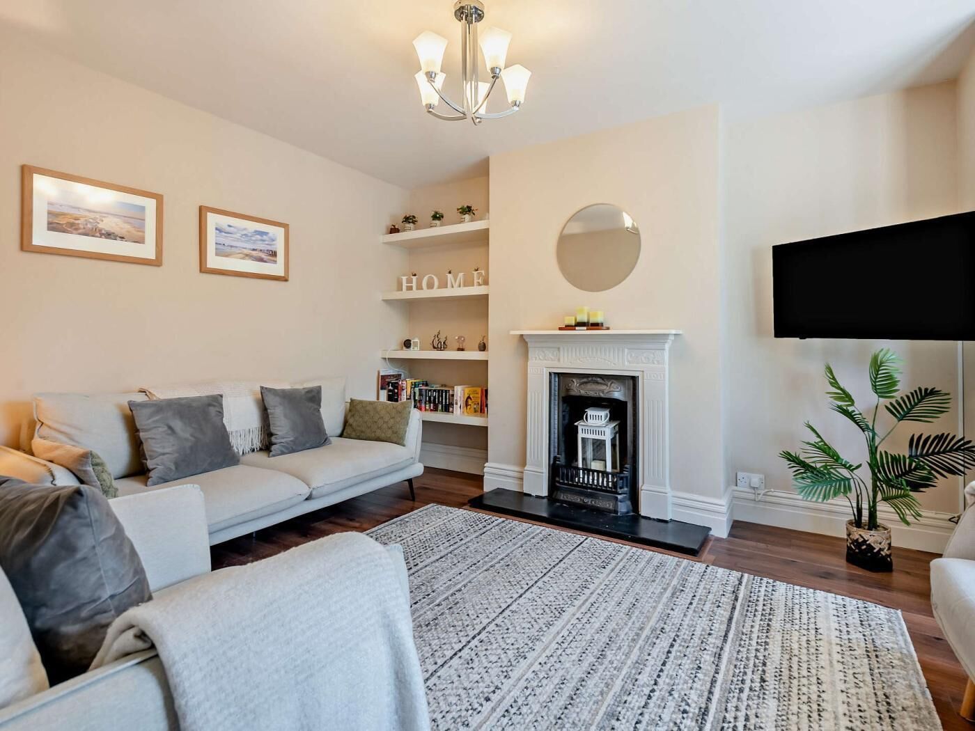 TV, fireplace