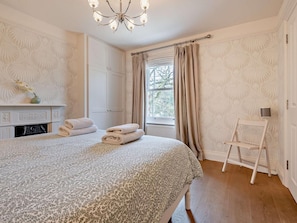 Iron/ironing board, travel cot, free WiFi, bed sheets - 3 Bed in Brockenhurst (oc-nfl92) (Brockenhurst)