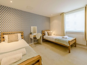 Travel cot, free WiFi, bed sheets - 3 Bed in Westward Ho! (oc-81483) (Westward Ho!)