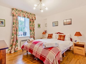 3 bedrooms, travel cot, free WiFi, bed sheets - 3 Bed in Inverness (oc-ca134) (Farr House)