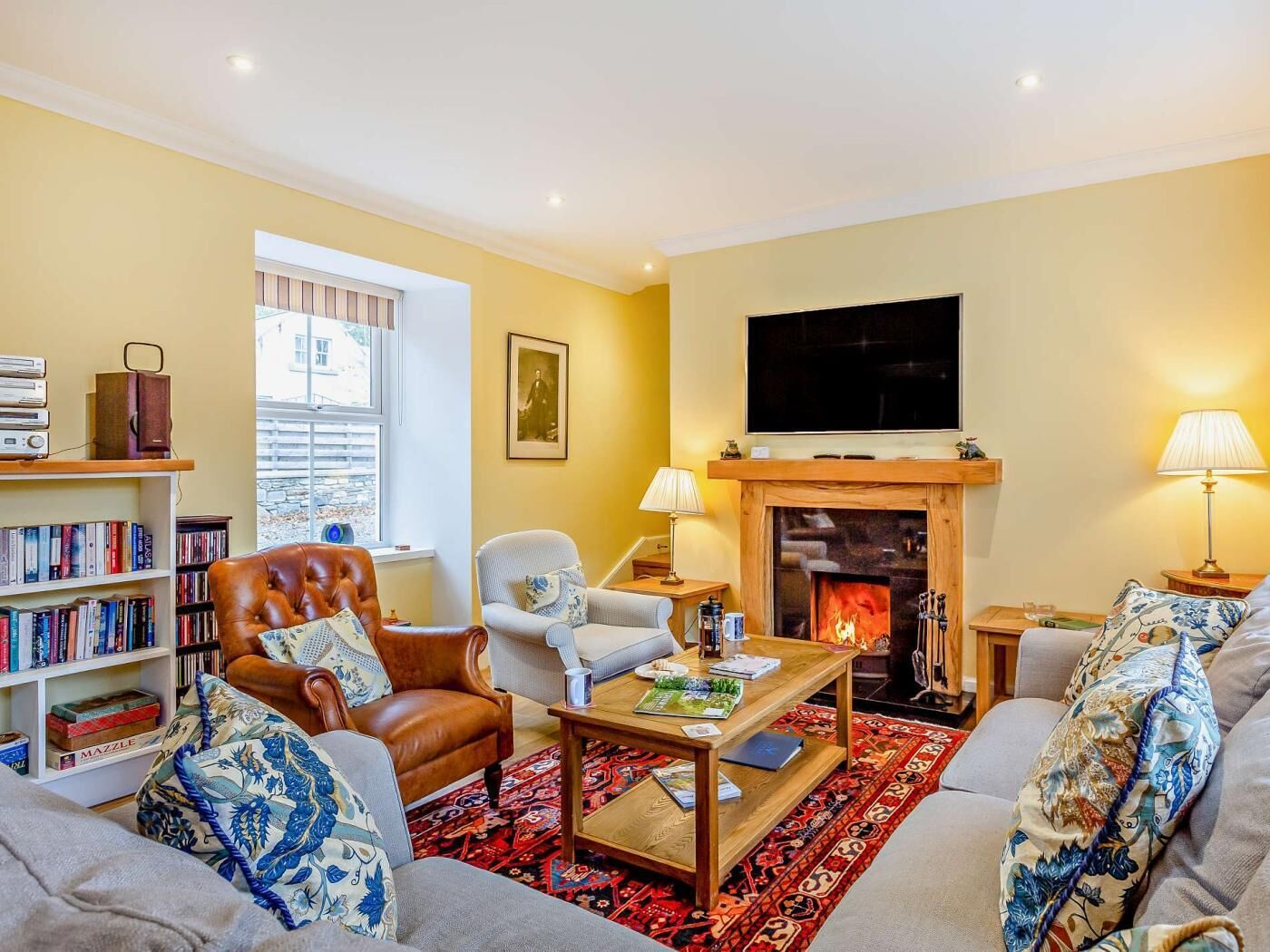 TV, fireplace
