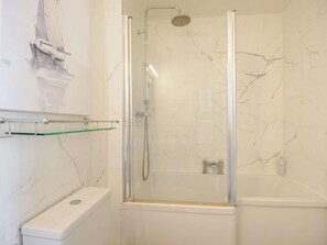 A bathroom with a glass-enclosed shower, a toilet, and a marble wall. - 1 Bed in Hythe (oc-89968) (Hythe)