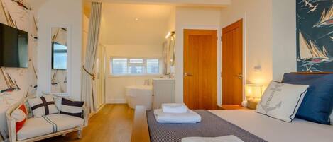 1 bedroom, WiFi (free), bed sheets