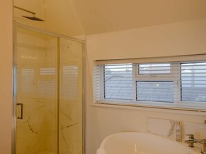 Bathroom - 1 Bed in Hythe (oc-89970) (Hythe)