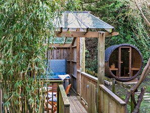 Outdoor spa tub - 2 Bed in Truro (oc-93307) (Porthtowan)
