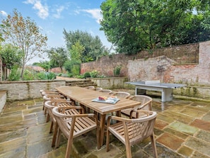 Outdoor dining - 6 Bed in Ludlow (oc-93327) (Ludlow)