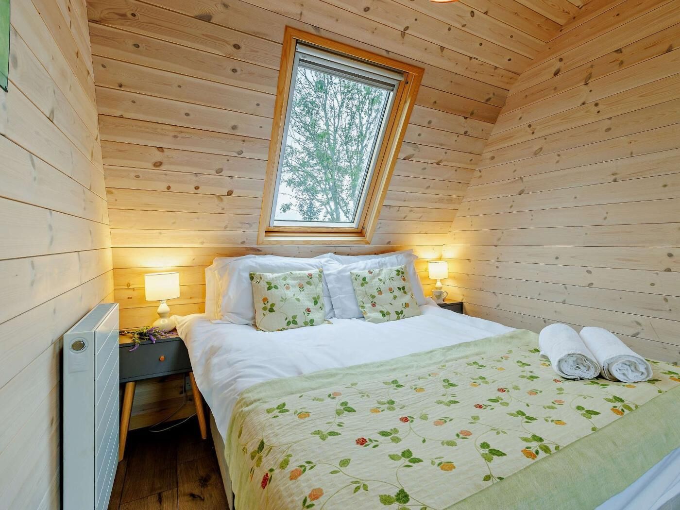 1 bedroom, travel cot, free WiFi, bed sheets