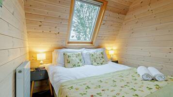 1 bedroom, travel cot, free WiFi, bed sheets
