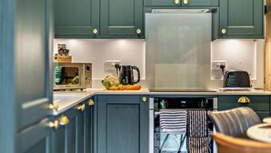 洗碗機、高腳椅、廚房用具/餐具/器皿