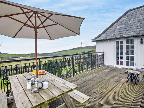 Outdoor dining - 2 Bed in Alum Bay (oc-ic135) (Totland)