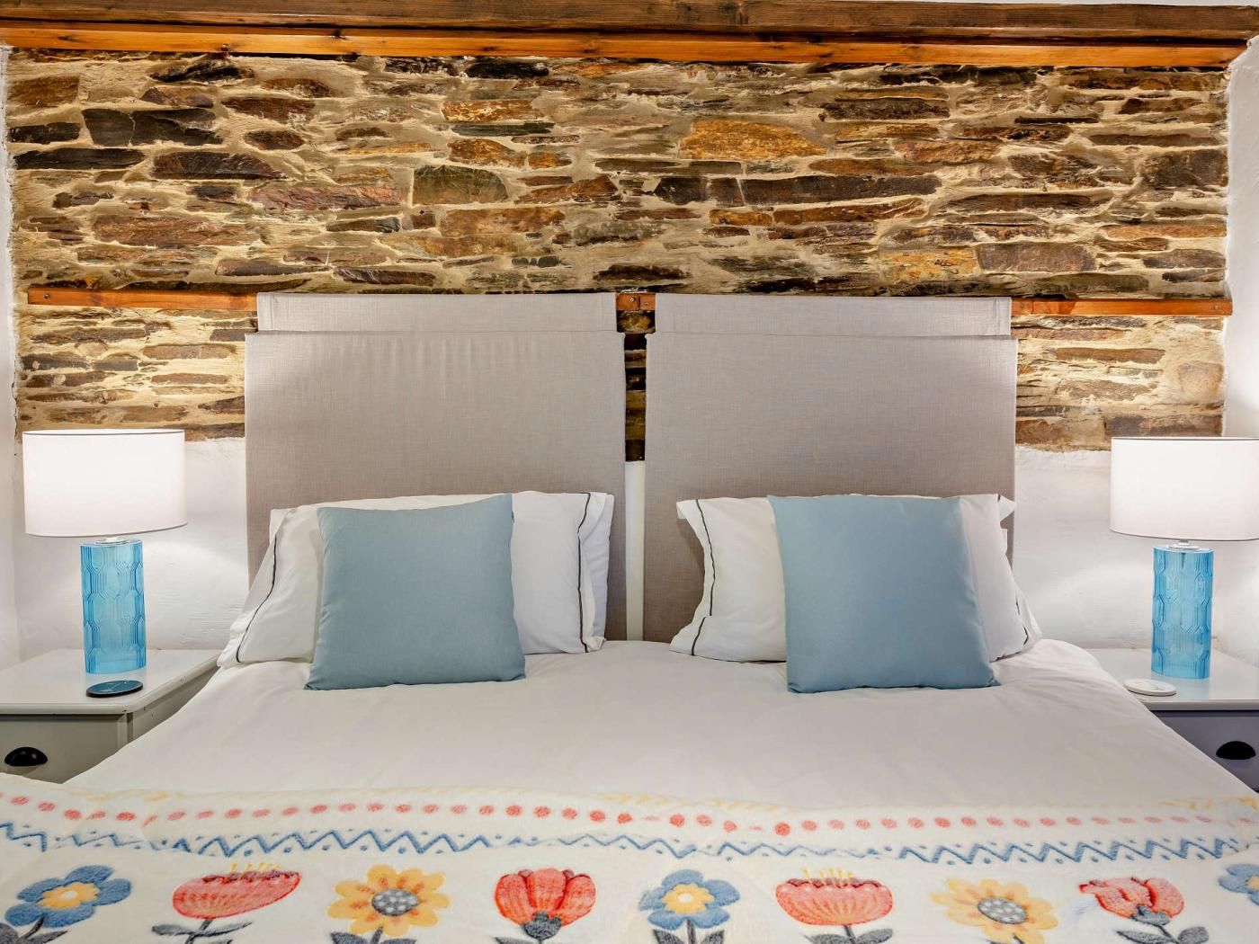 WiFi (free), bed sheets