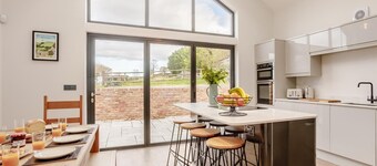 4 Bed in Dunstable (oc-93632)