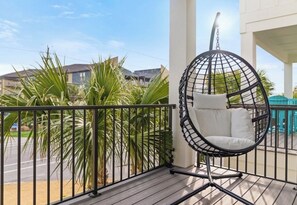 Property grounds - Spacious 4-bedroom house in peaceful Gulf Shores with AC (Gulf Shores)