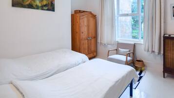 7 bedrooms, travel crib, WiFi (free), bed sheets