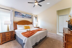 6 bedrooms, iron/ironing board, WiFi, bed sheets - Spacious 6-bedroom pool house near Disney (Kissimmee)