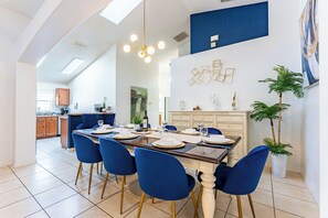 Dining - Spacious 6-bedroom pool house near Disney (Kissimmee)