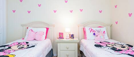 6 chambres, fer et planche à repasser, Wi-Fi, draps fournis