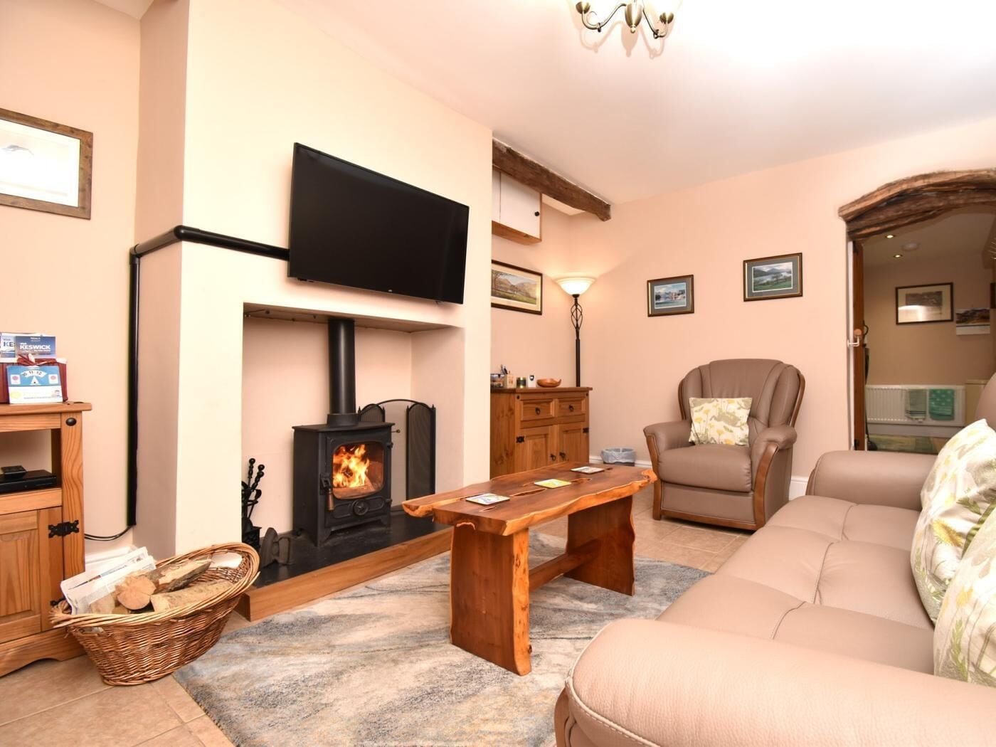 TV, fireplace