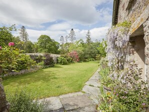 Property grounds - 4 Bed in Holmrook (oc-sz158) (Eskdale)