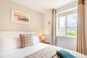 Iron/ironing board, travel cot, free WiFi, bed sheets - 3 Bed in Tenby (oc-93359) (Redberth)