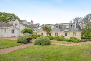 Exterior - 3 Bed in Tenby (oc-93359) (Redberth)