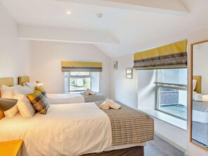 Travel cot, free WiFi, bed sheets - 2 Bed in Newport (oc-93617) (Llwyngwair Manor)