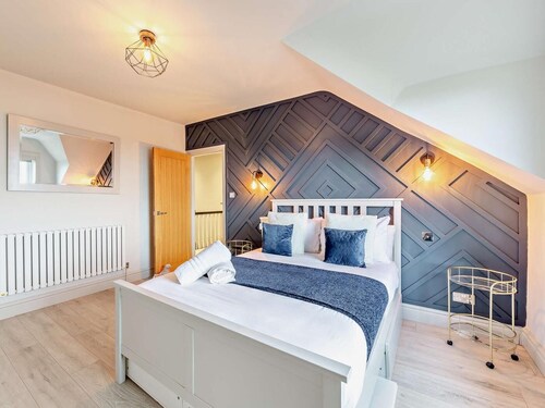 5 Bed in Aberdovey (oc-93603)