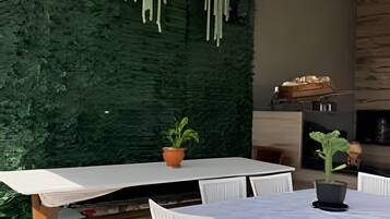 Apartment | Speisen im Freien