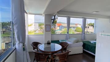 Basic Studio, Pool View | Free WiFi