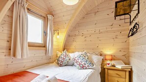 2 多间卧室、旅行婴儿床、免费 WiFi、床单