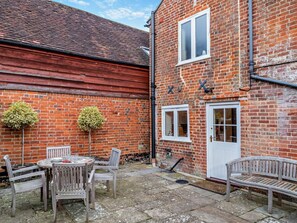 Outdoor dining - 3 Bed in Stockbridge (oc-94143) (Broughton)