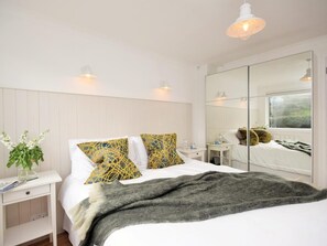Free WiFi, bed sheets - 2 Bed in Newquay (oc-43204) (Mawgan Porth)