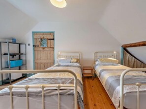 Bügeleisen/Bügelbrett, Reisekinderbett, kostenloses WLAN, Bettwäsche