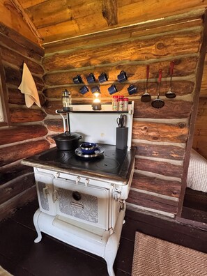 Miscellaneous - Marvelous Off-Grid Log Cabin Getaway on Working Horse Ranch. (Johnsonville)