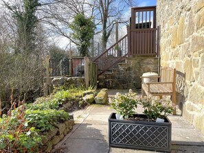 Terrace/patio - 2 Bed in Llanidloes (oc-94088) (Llanidloes)