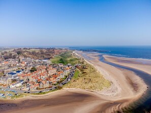 A coastal town with historic buildings, a beach, and a clear view of the sea. - 4 Bed in Alnwick (oc-cn155) (Alnmouth)