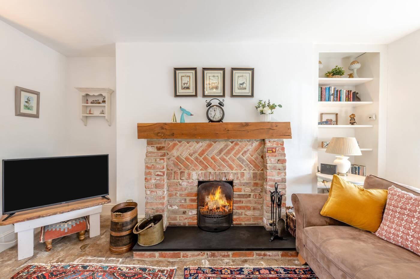 TV, fireplace