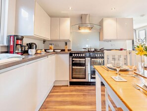 Private kitchen - 2 Bed in Aberaeron (oc-94044) (Ffos-y-ffin)