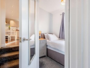 Room - 2 Bed in Aberaeron (oc-94044) (Ffos-y-ffin)