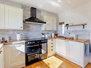 Dishwasher, cookware/dishes/utensils - 2 Bed in Isle Of Skye (oc-93292) (Dunvegan)