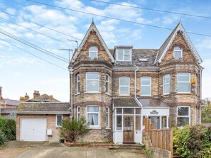 Exterior - 2 Bed in Weymouth (oc-93560) (Weymouth)