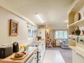 Dishwasher, cookware/dishes/utensils - 1 Bed in Abergele (oc-93520) (Llannefydd)